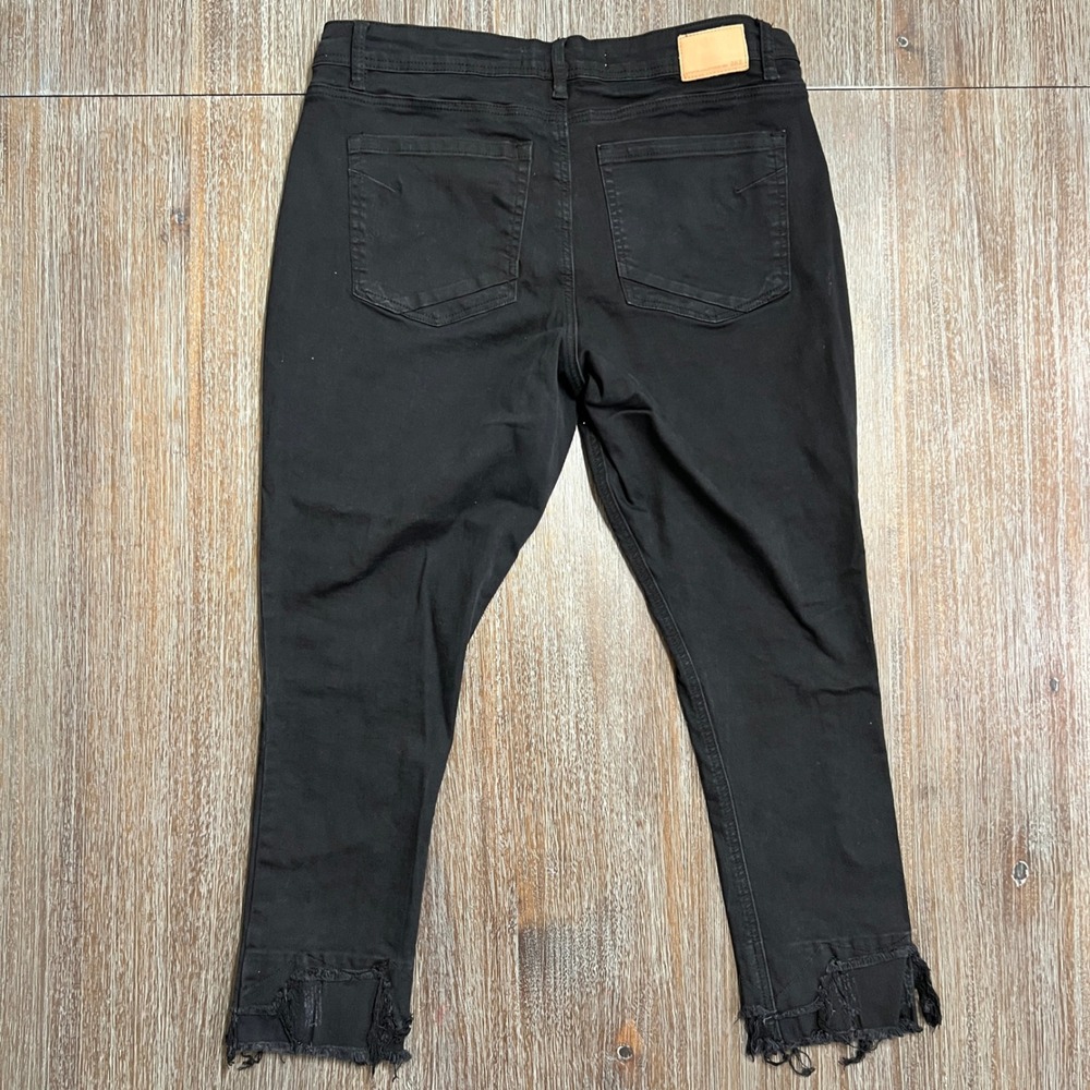 BKE Black GABBY Skinny Jeans Distressed Frayed Hem Women's Size 31 - Picture 2 of 8